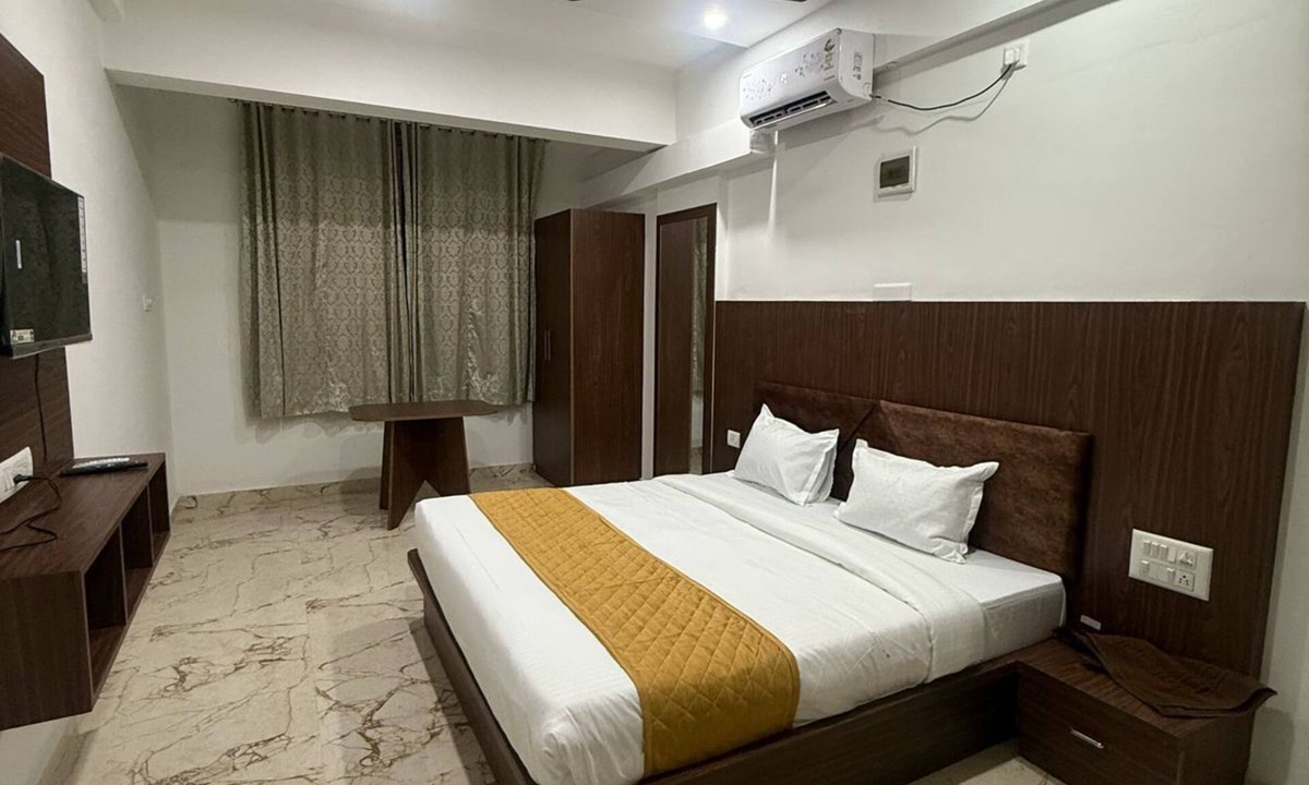 Adyar Hotel | Hotel Skyline Natekal