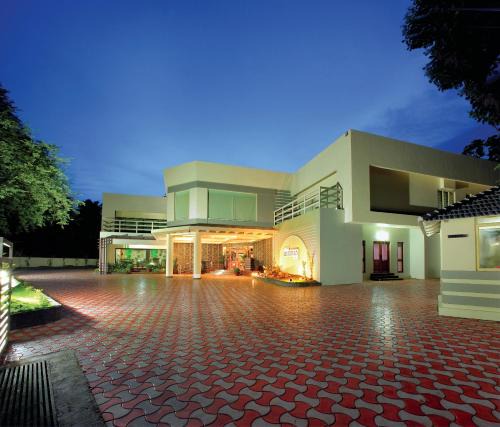 Chittur Hotel | HOTEL SRIVATSA REGENCY