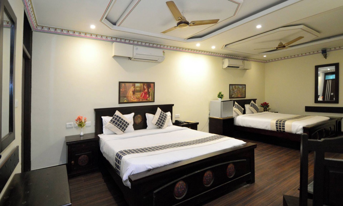 Amer Fort Road Hotel | HOTEL SURYA GARH