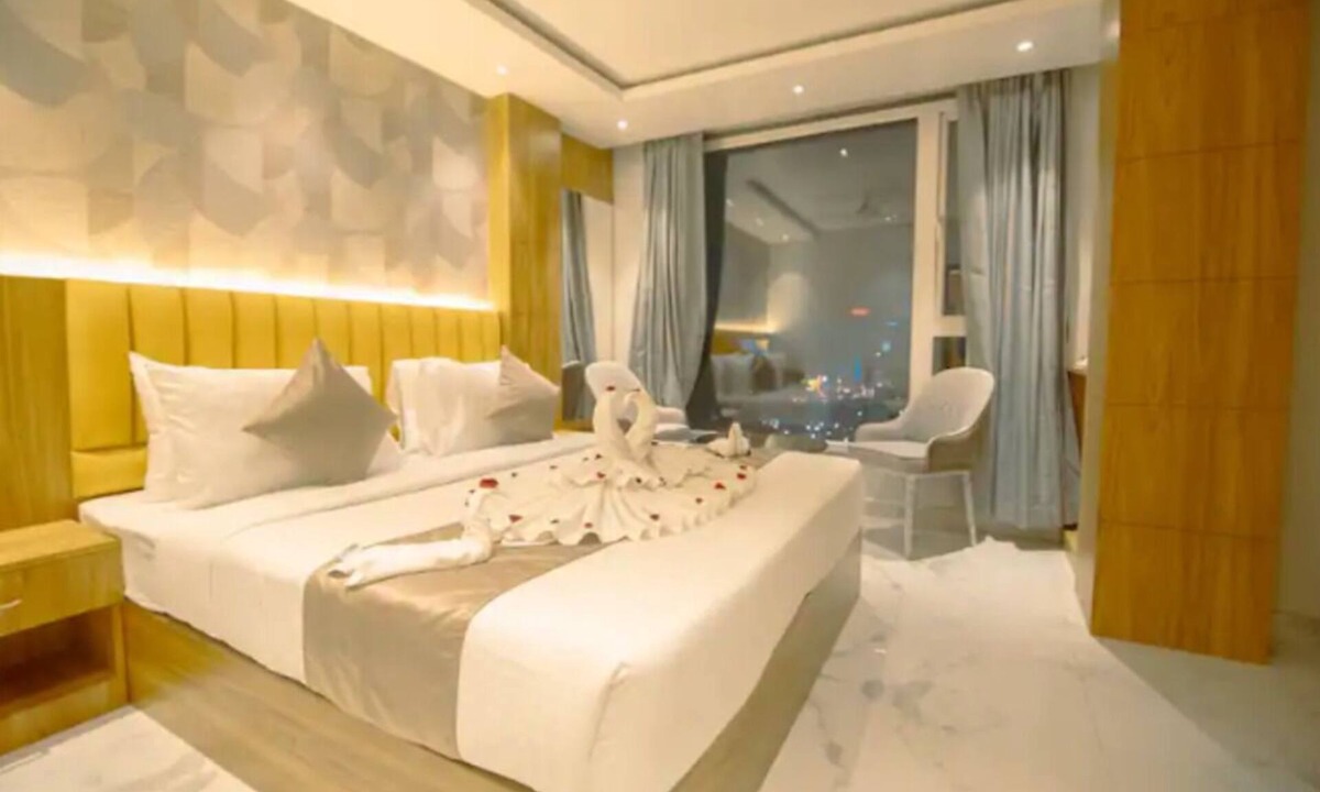 Chinar Park Hotel | Hotel Teesta Stays Kolkata