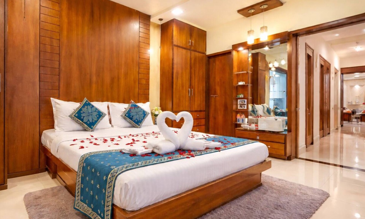 Sadar Hotel | Hotel Thakur Galaxy, Sadar Market