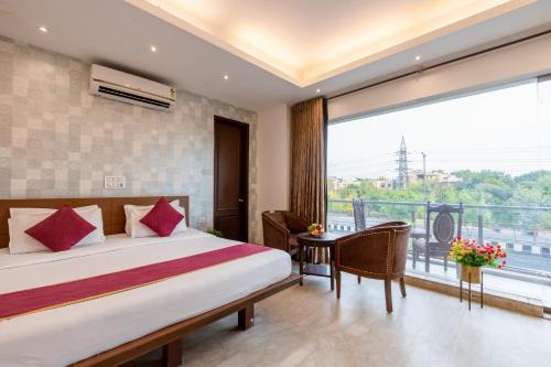 Jasola Hotel | Hotel The Imperio, Near Apollo Hospital, JASOLA