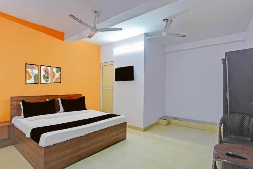 Sector 27 Hotel | Hotel The Walking Near Sec 18 Metro