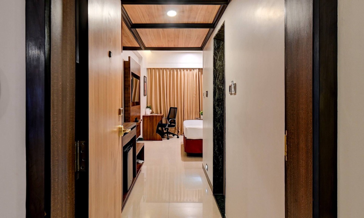 Wakad Hotel | Hotel Tip Top International