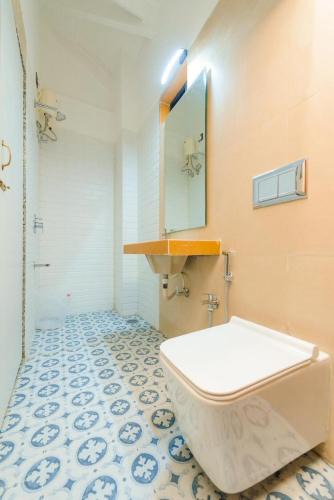 Fort Hotel | Hotel Travellers Inn Near Fort