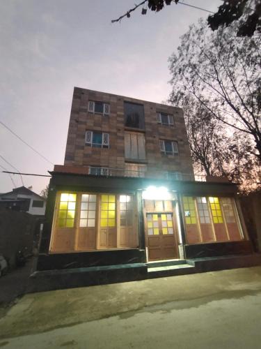 Srinagar Hotel | Hotel VALINOR