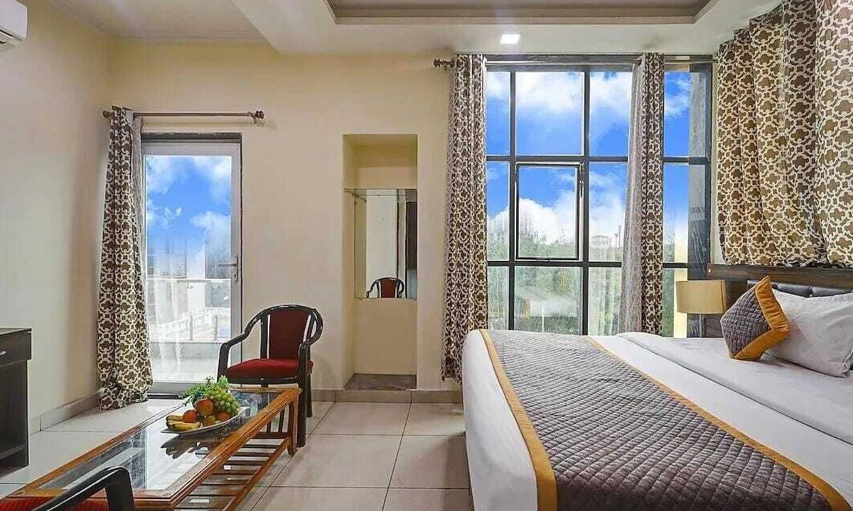 Sector 70 Hotel | Hotel Vibe Blue
