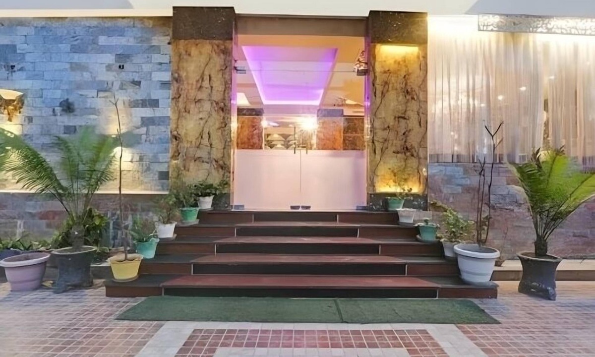 Misrikh Hotel | Hotel Vishwanath Palace