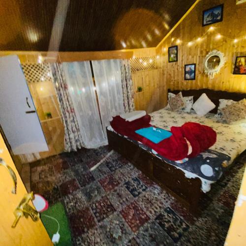 Rajbagh House | Houseboat Blackpearl