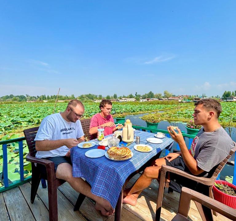 Dal Lake Hotel | Houseboat Wild Rose