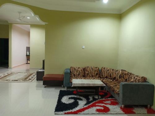 Kampung Batu Tiong House | HR Iman Homestay