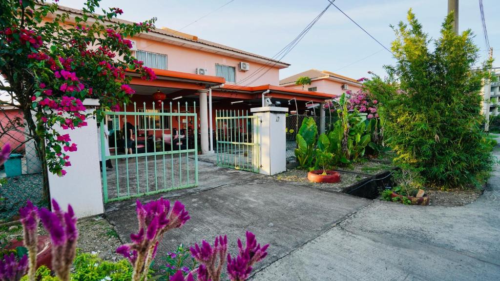 Semporna Villa | HUAQIAO HOME 侨之家免费供早餐近新游客马头近餐厅近超市近银行free breakfast served,