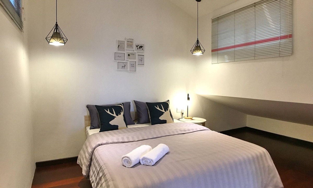 Downtown George Town House | iBook10 Deluxe Loft Suite Room by iBook Homestay