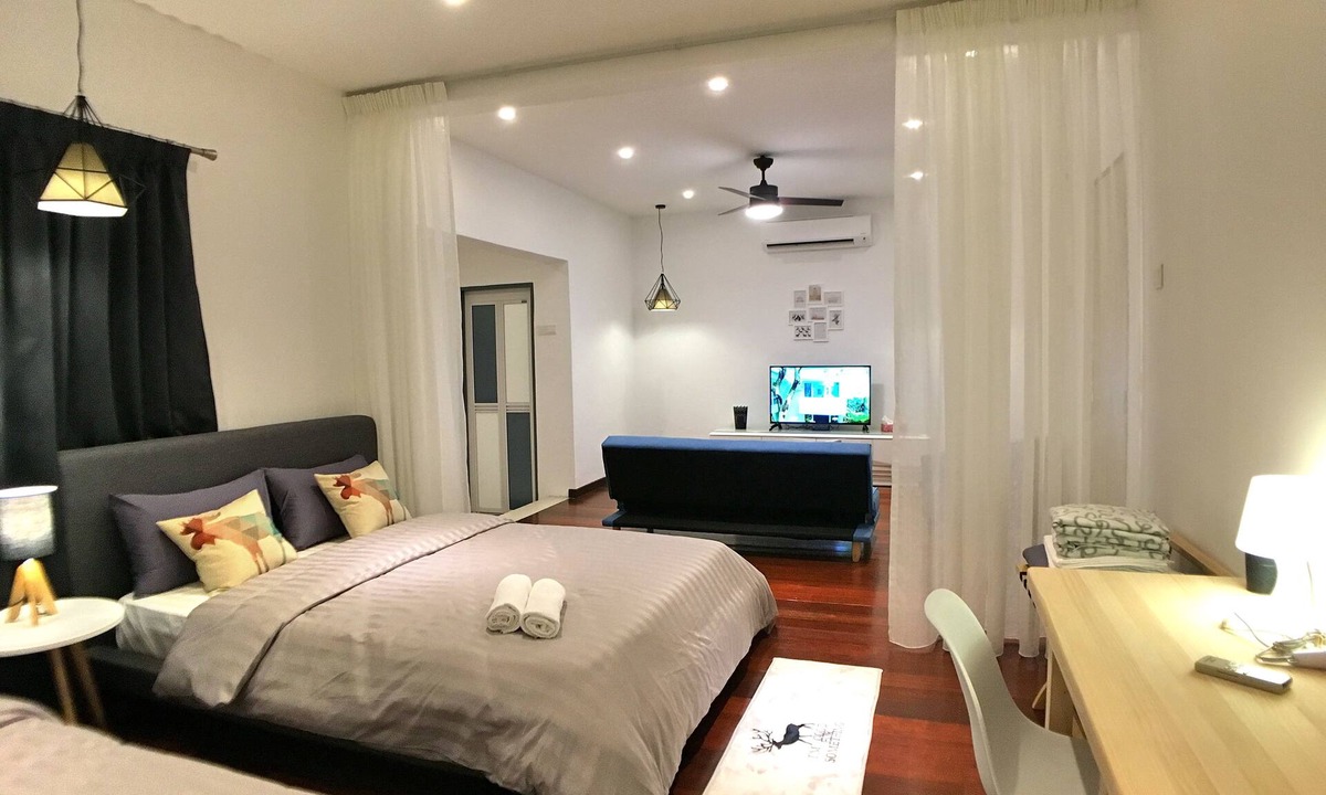 Downtown George Town House | iBook8 Superior 1 Bedroom Gurney Suites by iBook Homestay