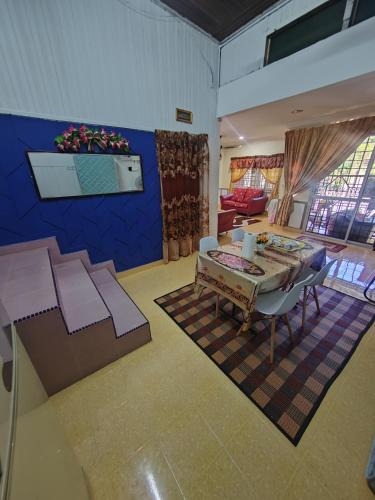 Kampung Bukit Tok Bat House | Iltizam Homestay