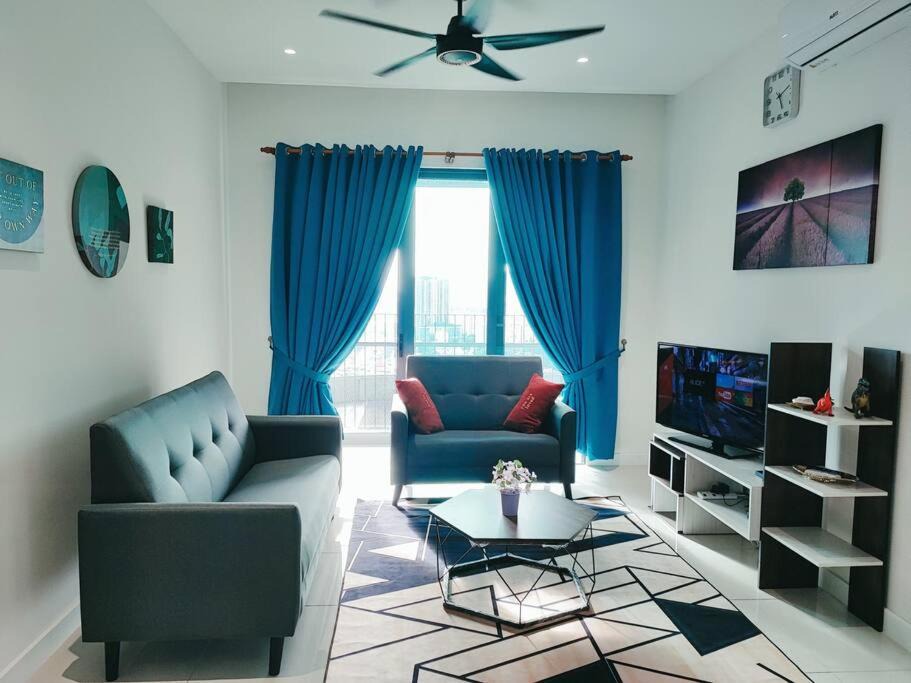 Taman Kepong Apartment | Iman Staycation Infinity Pool