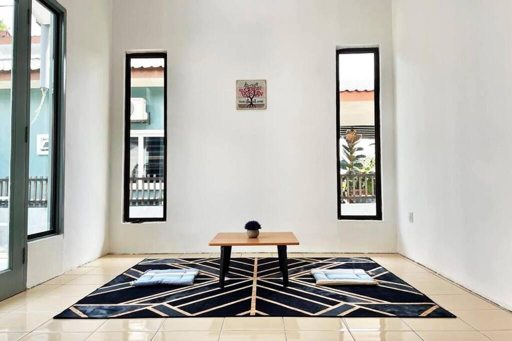 Jenjarom House | Inderaloka Villa 23A Free Parking