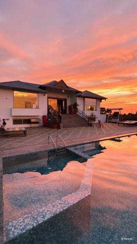 Bhopal House | Infinity farm and garden