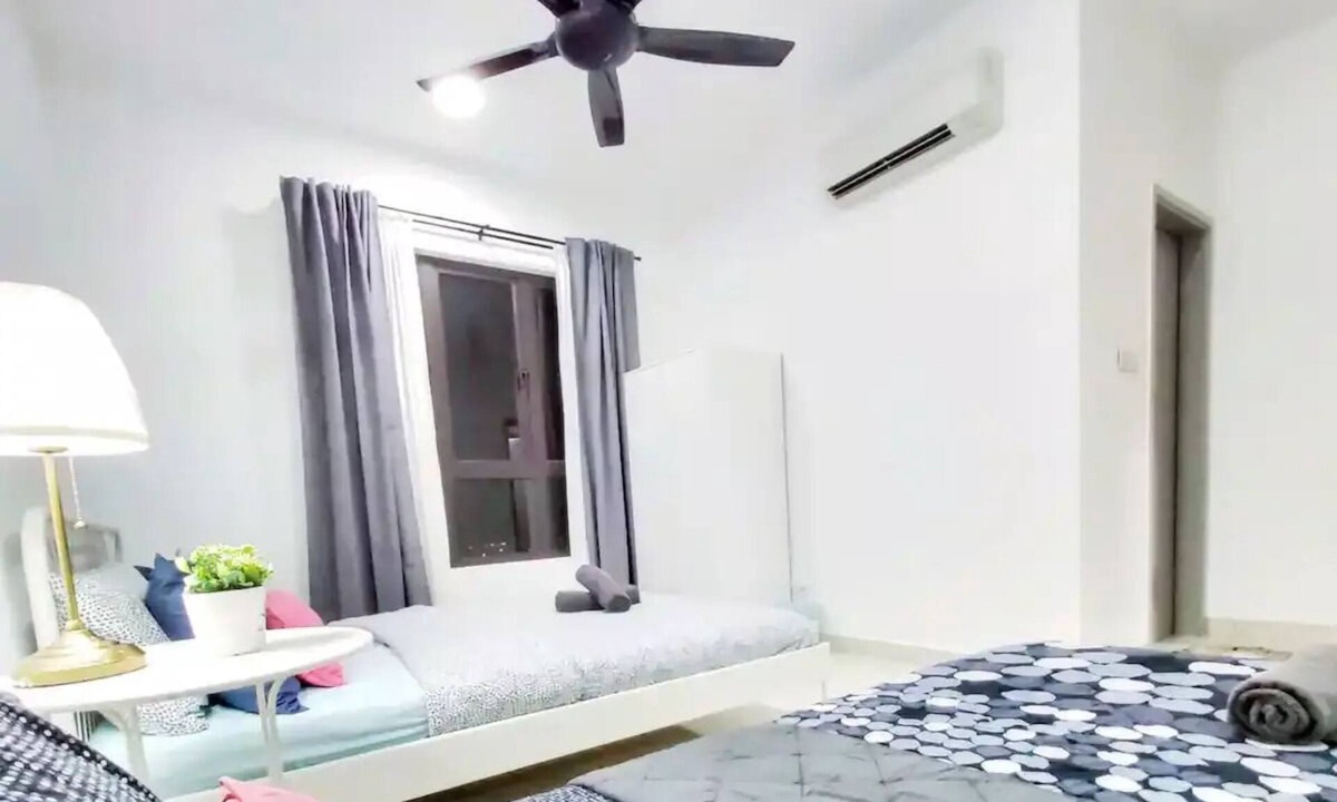 Bandar Kinrara Apartment | Infinity Pool@10 Kinrara - Pavilion near LRT& Sunway