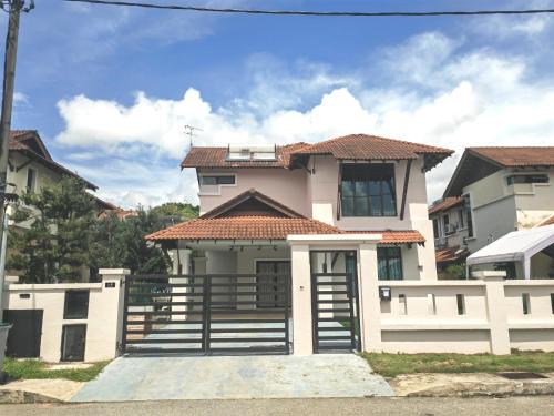 Ayer Keroh Villa | Infinity Retreat Home 5BR 12-15pax BBQ-SemiD