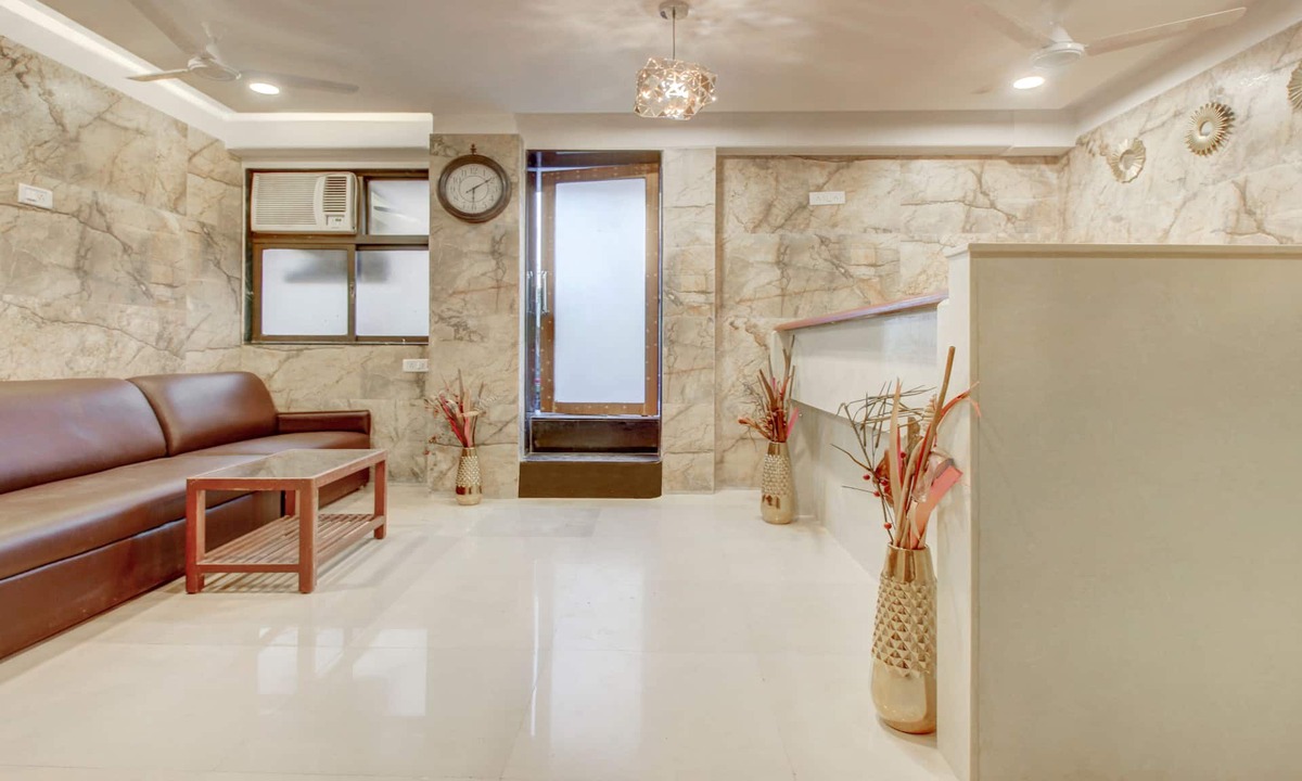 Santacruz West Hotel | Itsy Hotels Cruz Royale Santacruz West