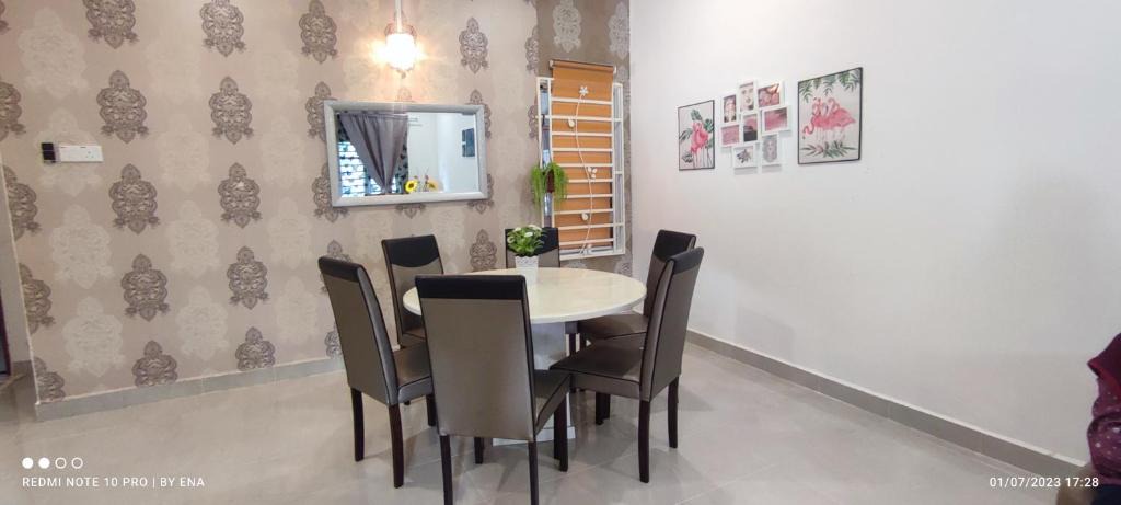 Kampung Gong Datok House | Izora Homestay