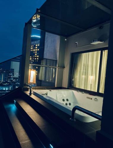 Taman Melaka Raya Apartment | Jacuzzi with Starry Sky Bedroom-7pax