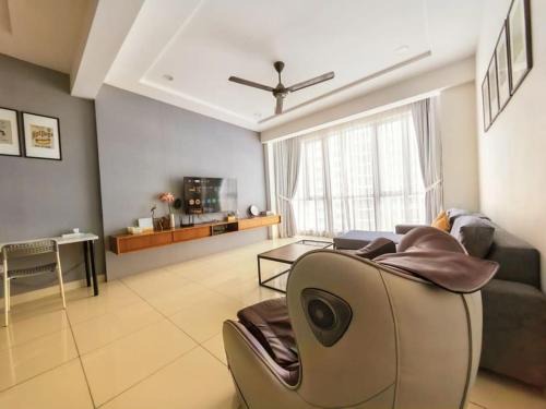 Tanjung Bungah Apartment | JazzB 2BR2B Suites Strait Quay Near Stonyhurst School by Homey Planet