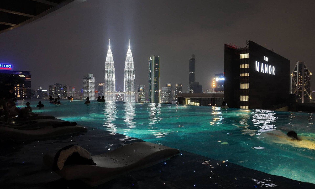 Golden Triangle Apartment | JD Home Stay | Three Bedroom Apartment with Balcony @ Eaton Residence KLCC