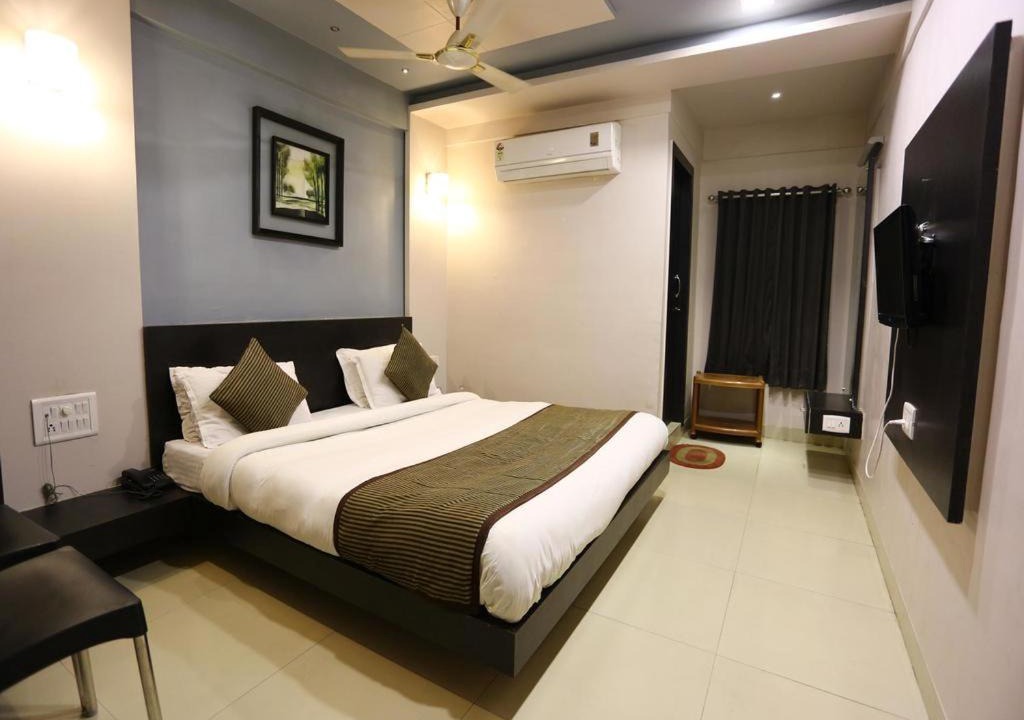 Thirunallar House | JMS Guest House