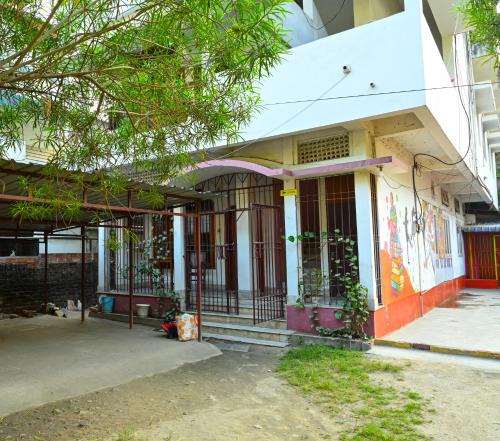 Beltola Bed & Breakfast | JONAKI Hostel