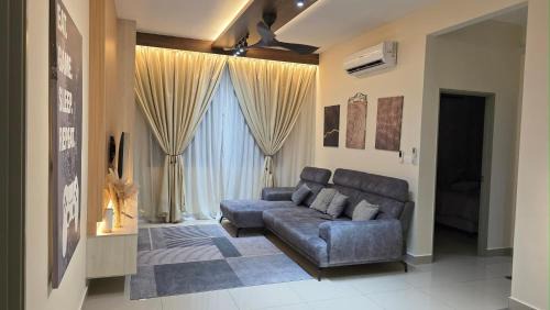 Kajang Apartment | Kajang Retreat - Spacious 3BR - Baby Cot - Netflix