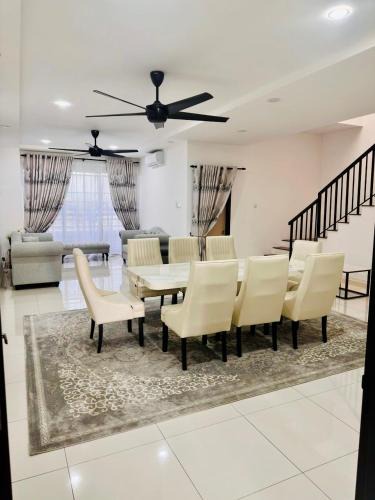 Jalan Bangi House | Kajang White House