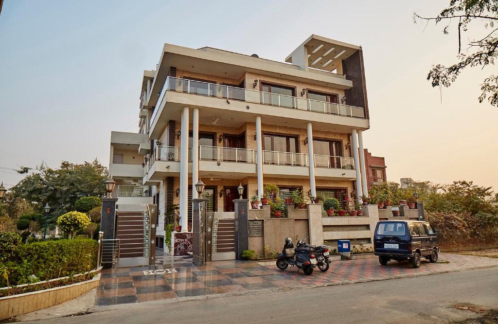 Greater Noida Hotel | Kapoor Residency