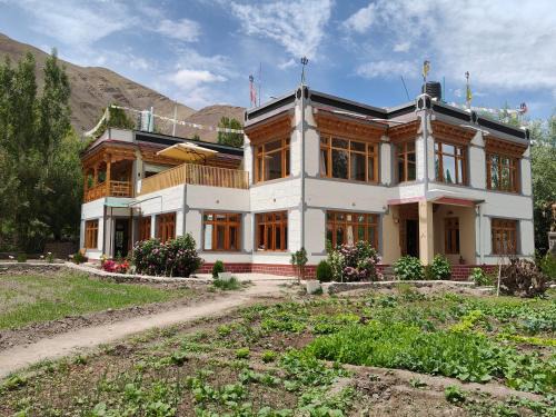 She House | Kaya Guest House