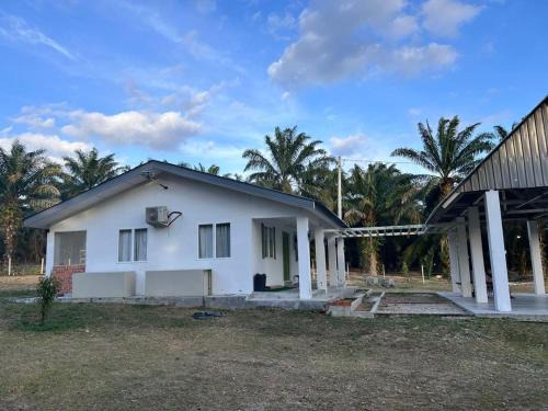 Merlimau House | KEBUNPURI - STUDIO HOUSE 2rooms 1 btrooms HOMESTAY KEBUN KOMPAK MERLIMAU PASIR