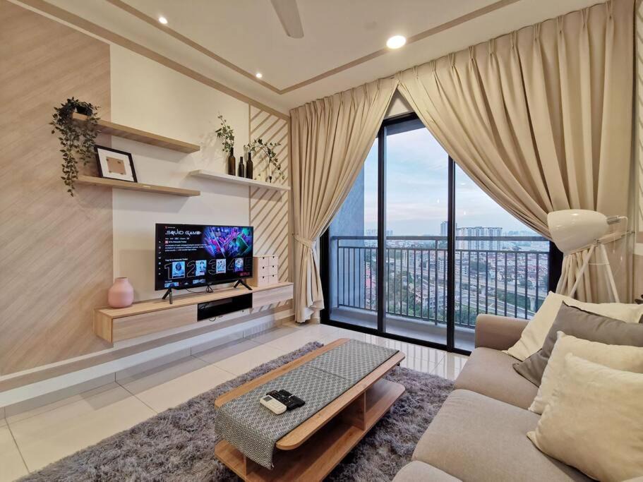 Bandar Tun Razak Apartment | Kenwingston Avenue Sungai Besi 3BR Designer WiFi Netflilx