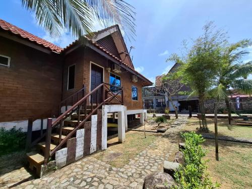 Kampung Masjid Haji Long House | Kijalena Beach Inn