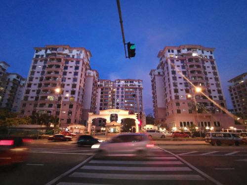Downtown Kota Kinabalu Apartment | KK 5 Bedrooms Penthouse 3 Bedrooms Apartment Marina Court Resort Condominium