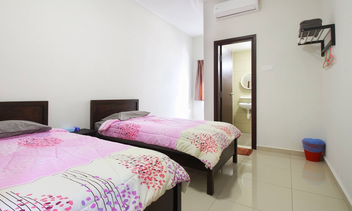 Taman Mahajaya House | KL4, Modern Simplicity House 4 Vacation