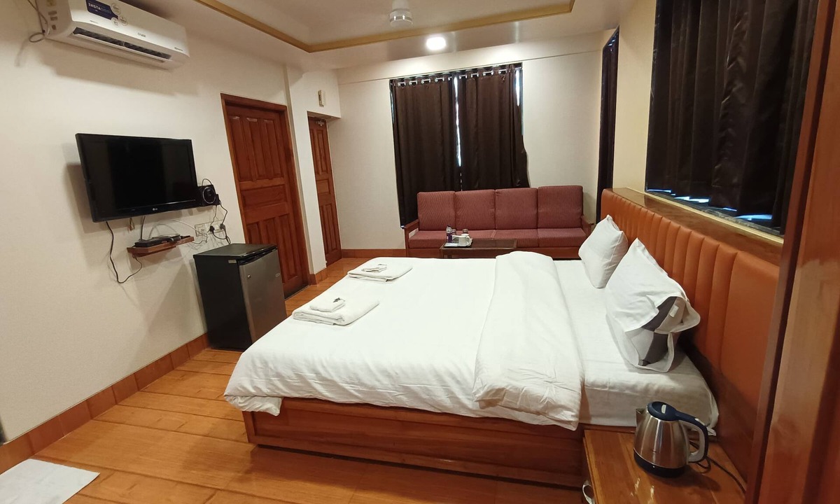 Mahad Hotel | Kuber's Residency