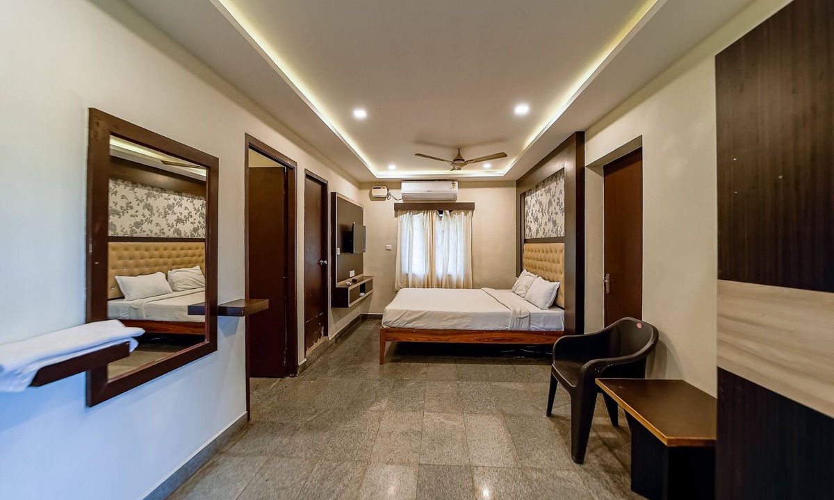 Kottakuppam Hotel | La Courtyard