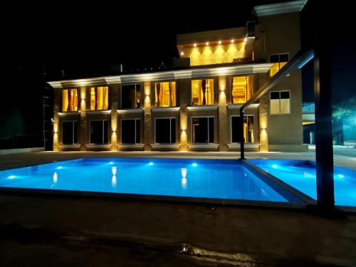 Mumbai Hotel | La Fenice Resort Madh Island