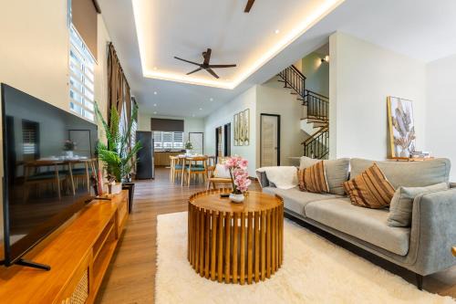 Batu Ferringhi House | La Ferringhi Villa - Tropical Collection, by ALV