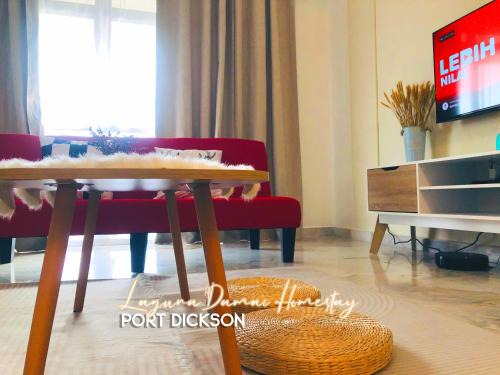 Tanjung Tanah Merah Apartment | Laguna Damai Homestay PD - 3BR, Near Beach, Pool, Astro, Netflix, WiFi