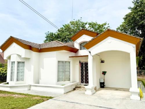 Sungai Pelek House | Lake House Angsana 88