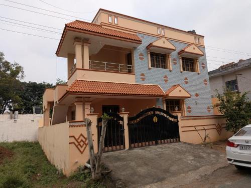 Coimbatore House | Lakmo Luxury Guest House