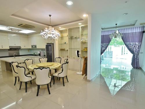 Klang House | Large Group KTV Stay, Near Setia Alam, Klang