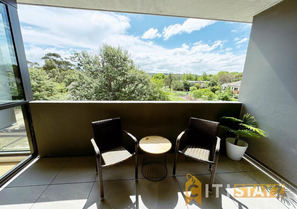 Lyneham Apartment | Lavish in Lyneham - 2BD 1Bth Apt