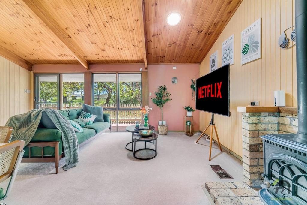 Kurrajong House | Lavish Lodge with 6 bedrooms in Kurrajong